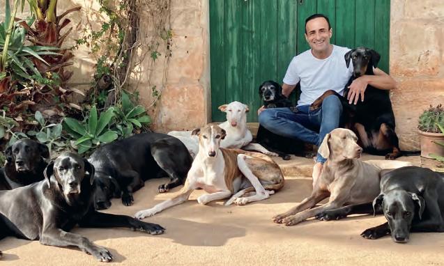 José Arce und seine Hunde  