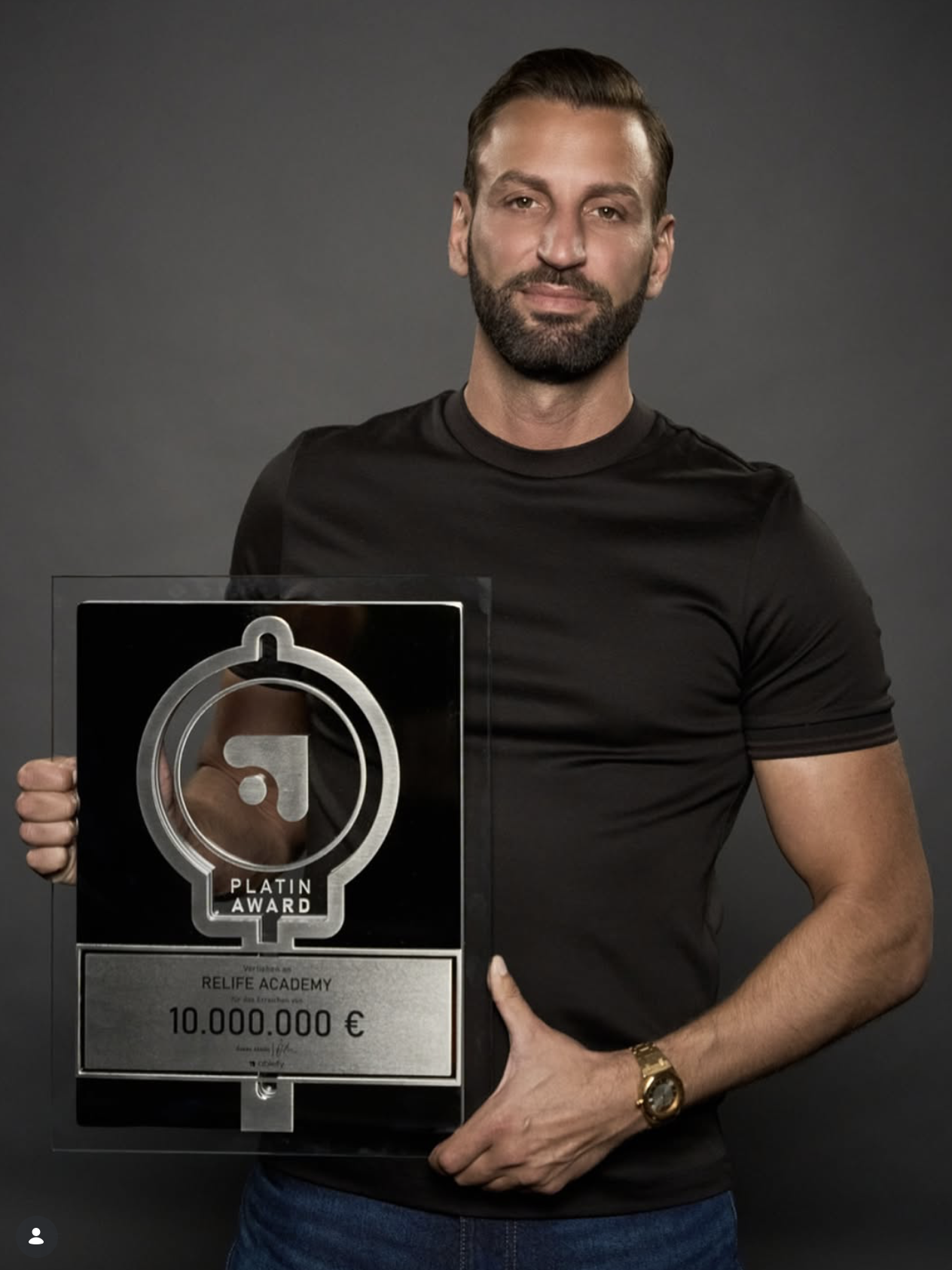 Agron Bekirovski mit Ablefy Platin Award 10 Mio Euro