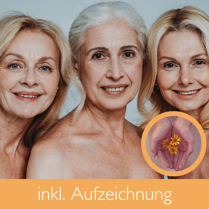 Drei Frauen unterschiedlichen Alters lächeln in die Kamera