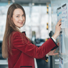 Projektleiterin an der Arbeit