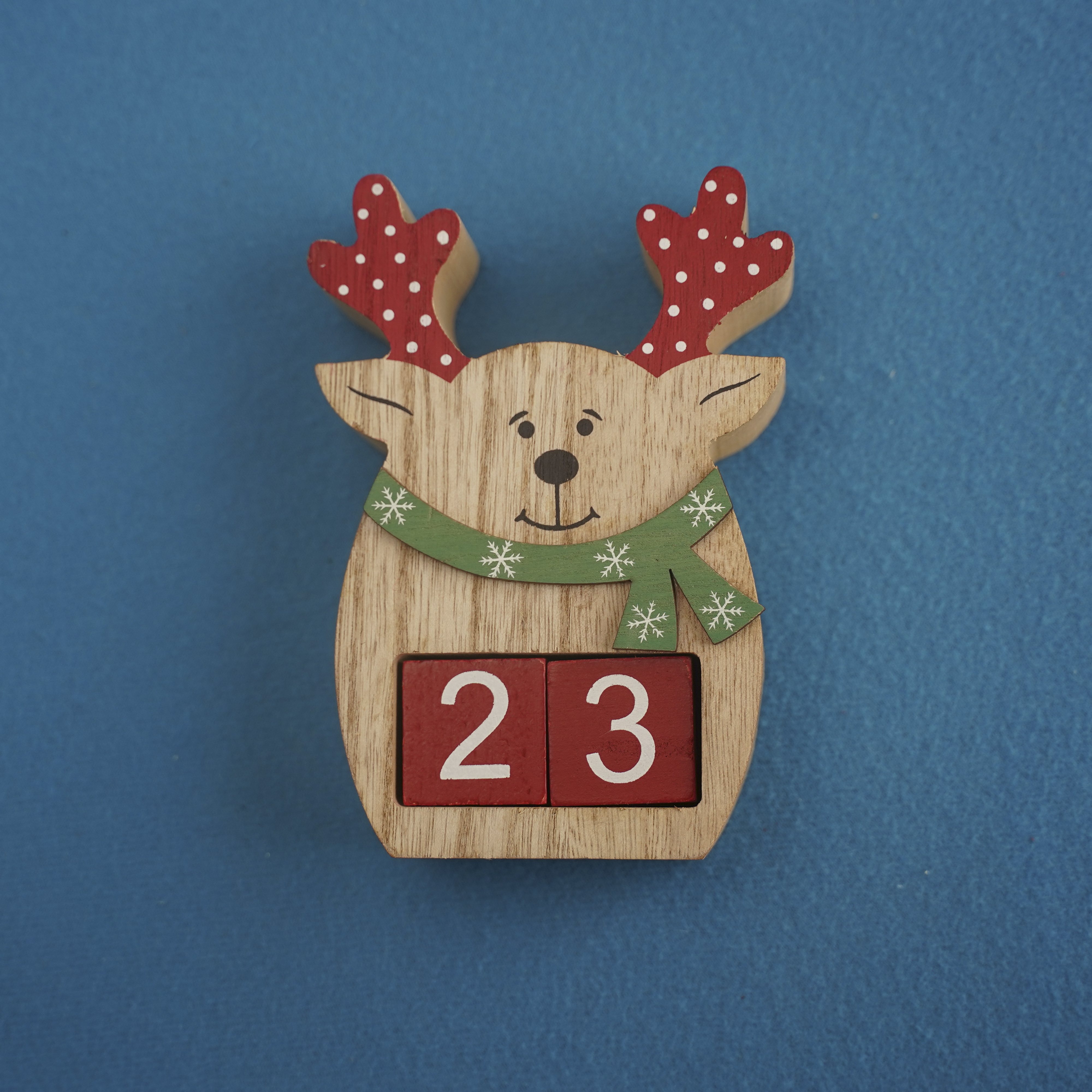 festive-wooden-deer-with-viva-magenta-cubes-23-blue-background-closeup-top-view-christmas-concept-date-time-funny-numbers-23-red-cubes-copy-space-text-event-educational-cubes-4000x4000.jpg