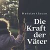 Foto eines Vaters, der sein Kind an der Hand hält – schräges Sonnenlicht. Text: Meisterklasse "Die Kraft der Väter"