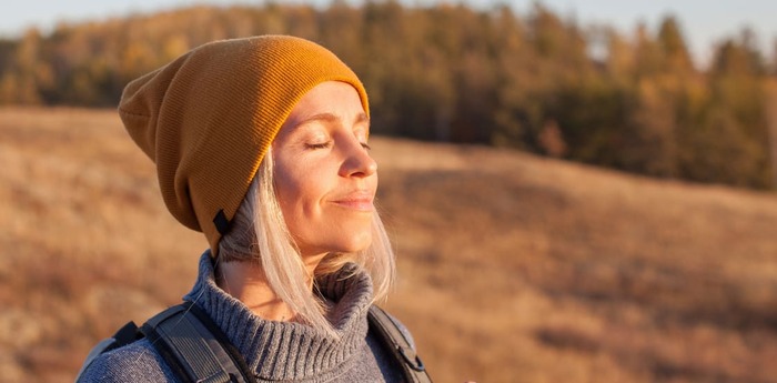 Eine Frau bei einer Wanderung