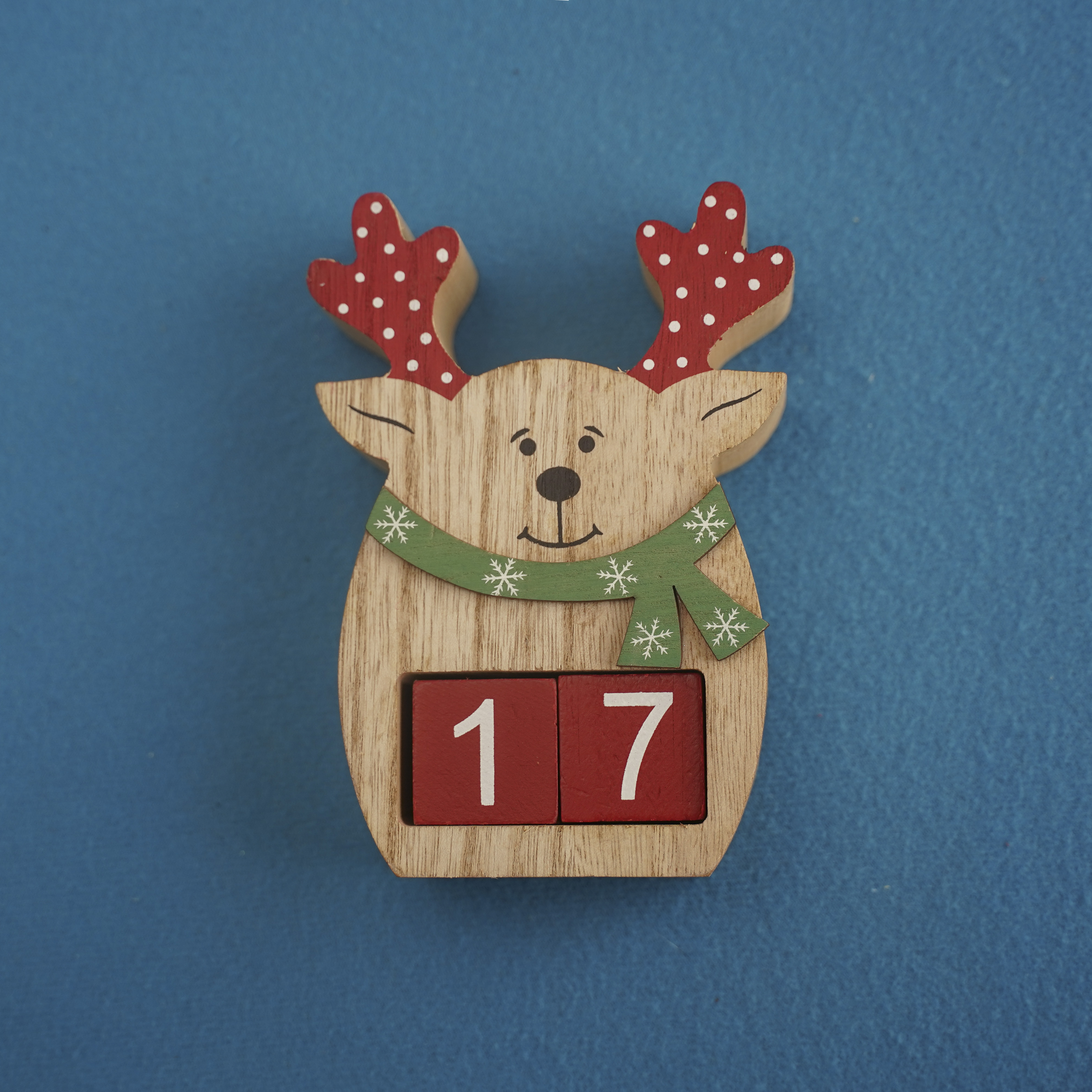 festive-wooden-deer-with-viva-magenta-cubes-17-blue-background-closeup-top-view-christmas-concept-date-time-funny-numbers-17-red-cubes-copy-space-text-event-educational-cubes-4000x4000.jpg