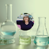 Bild von Dr. Christiane Reutel inmitten von Chemie-Gefäßen