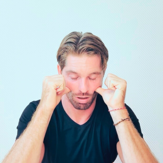 Patrick  Imhäuser  ist Physiotherapeut, Biohacker und Spezialist für myofasziale Massagen