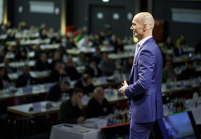 Christopher Funk als Sprecher auf einer Messe