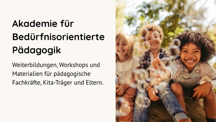 Kinder mit Seifenblasen