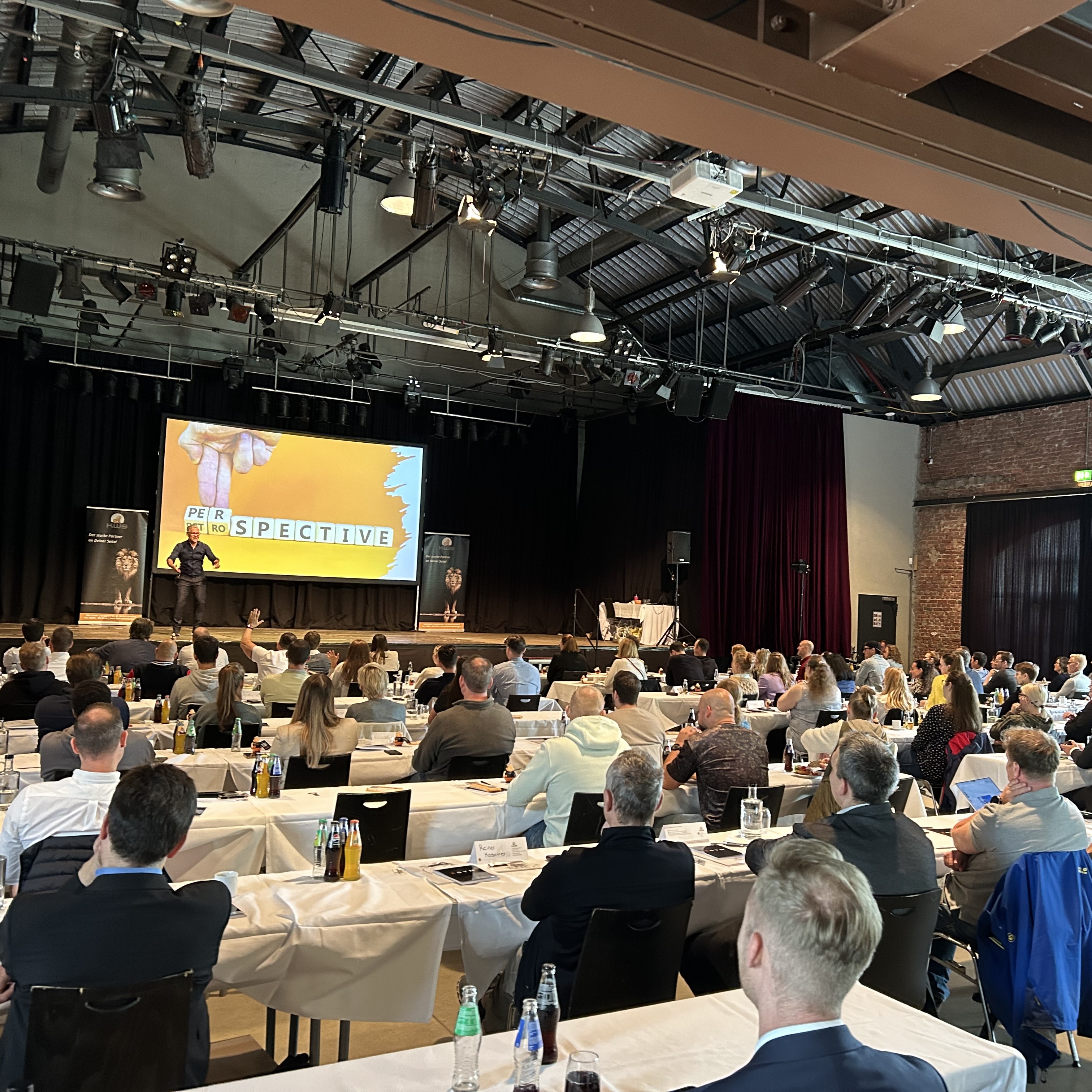 Netzwerk, Vortrag, hintere Sicht, Perspektive-3024x3024.jpg