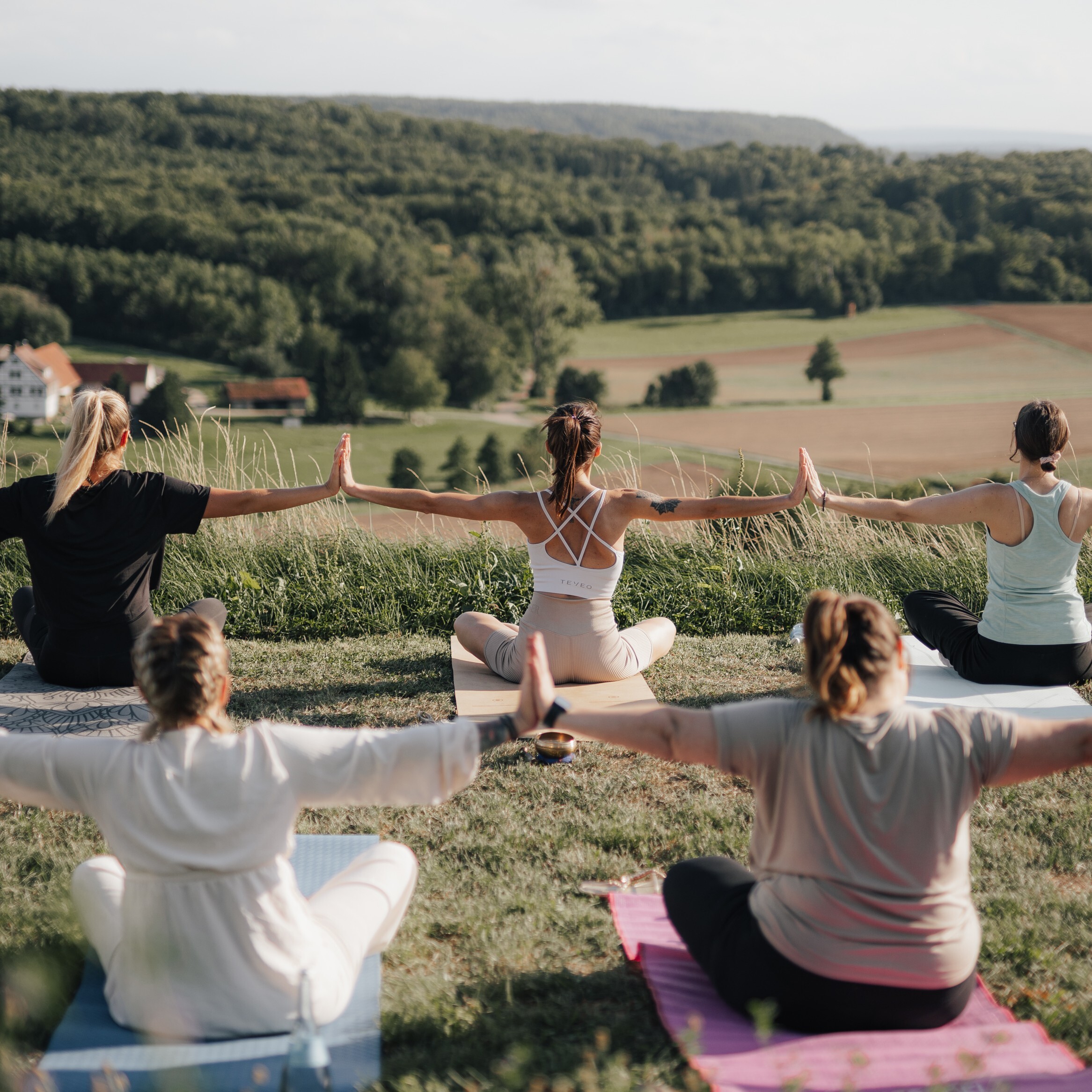 Yoga&Wine-2333x2333.jpg
