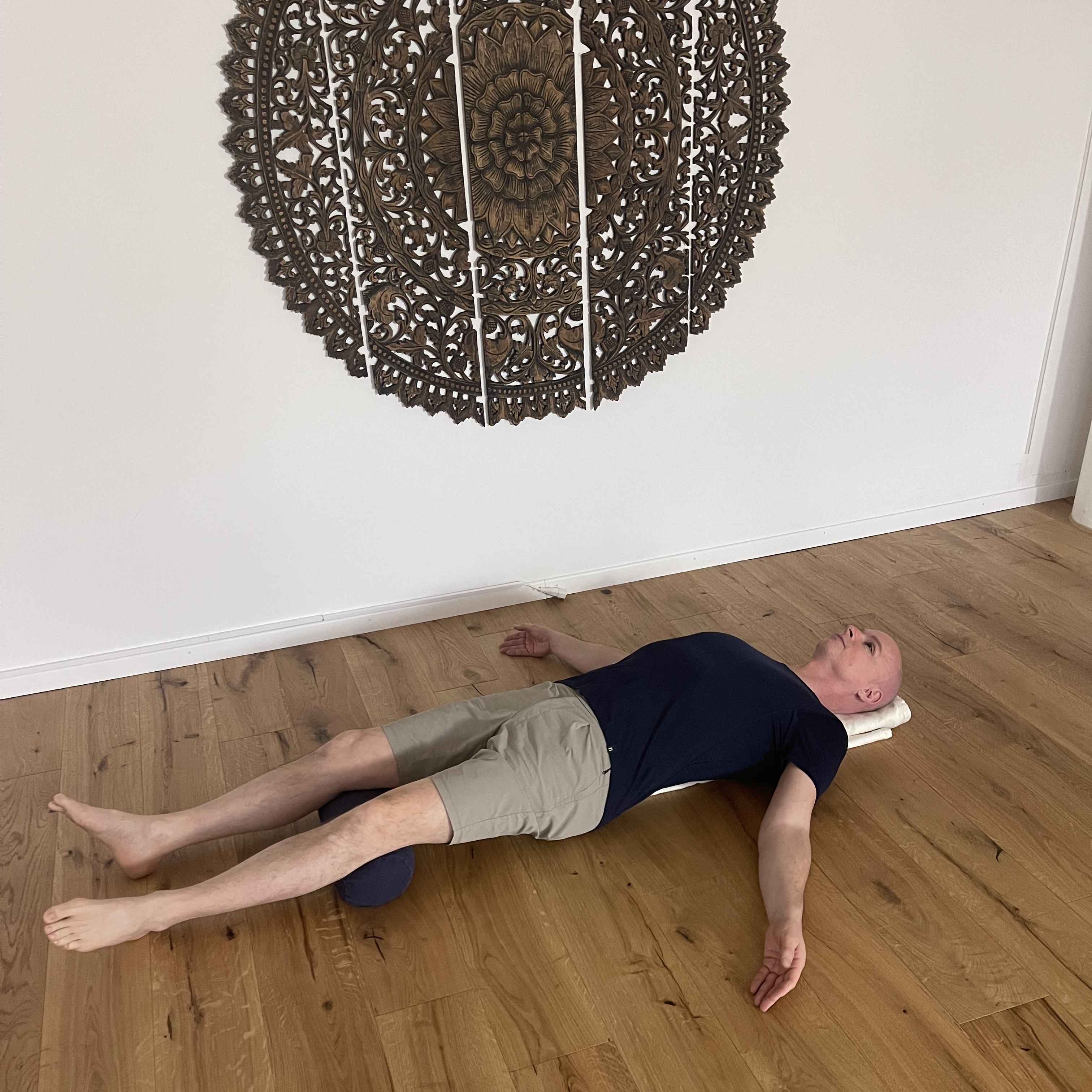 Rueckensavasana von oben-3024x3024.jpeg