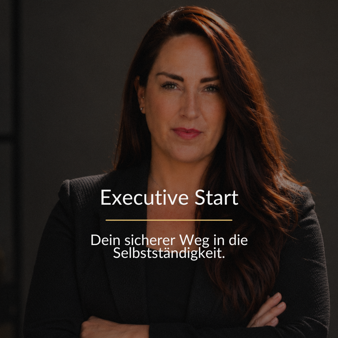 Businessfrau guckt selbstbewusst nach vorne. Executive Start. Dein sicherer Weg in die Selbstständigkeit.