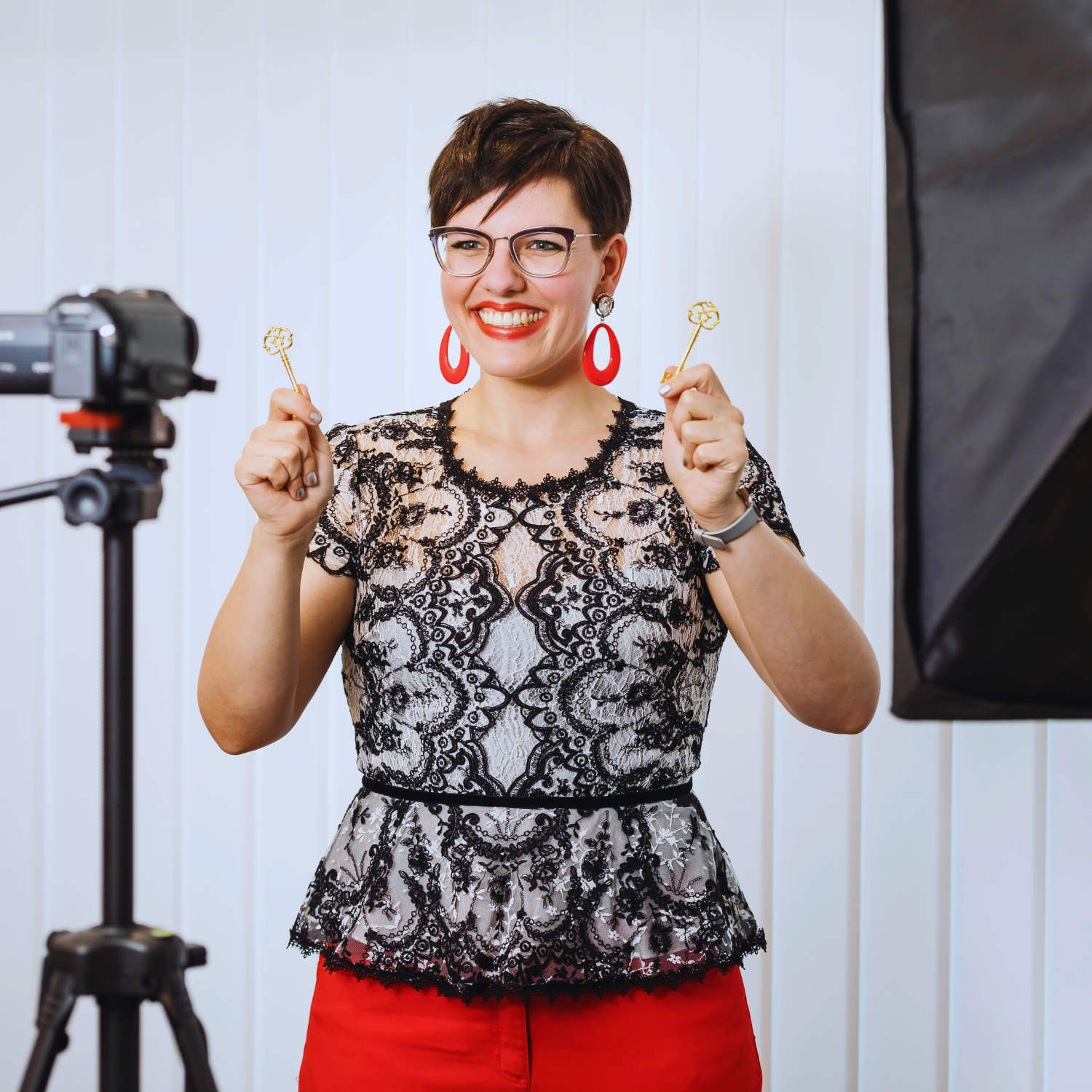 Rot und Schwarz Rund Japanisch Restaurant Logo-294-1500x1500.png